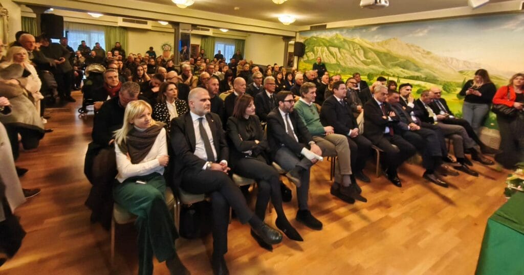 foto presentazione candidato sindaco centrodestra elezioni Sulmona 2025